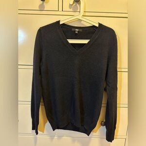 Uniqlo cashmere women’s v neck sweater